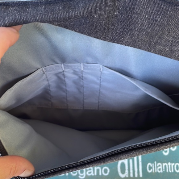 Incase Computer/Laptop Bag. - Picture 6 of 10